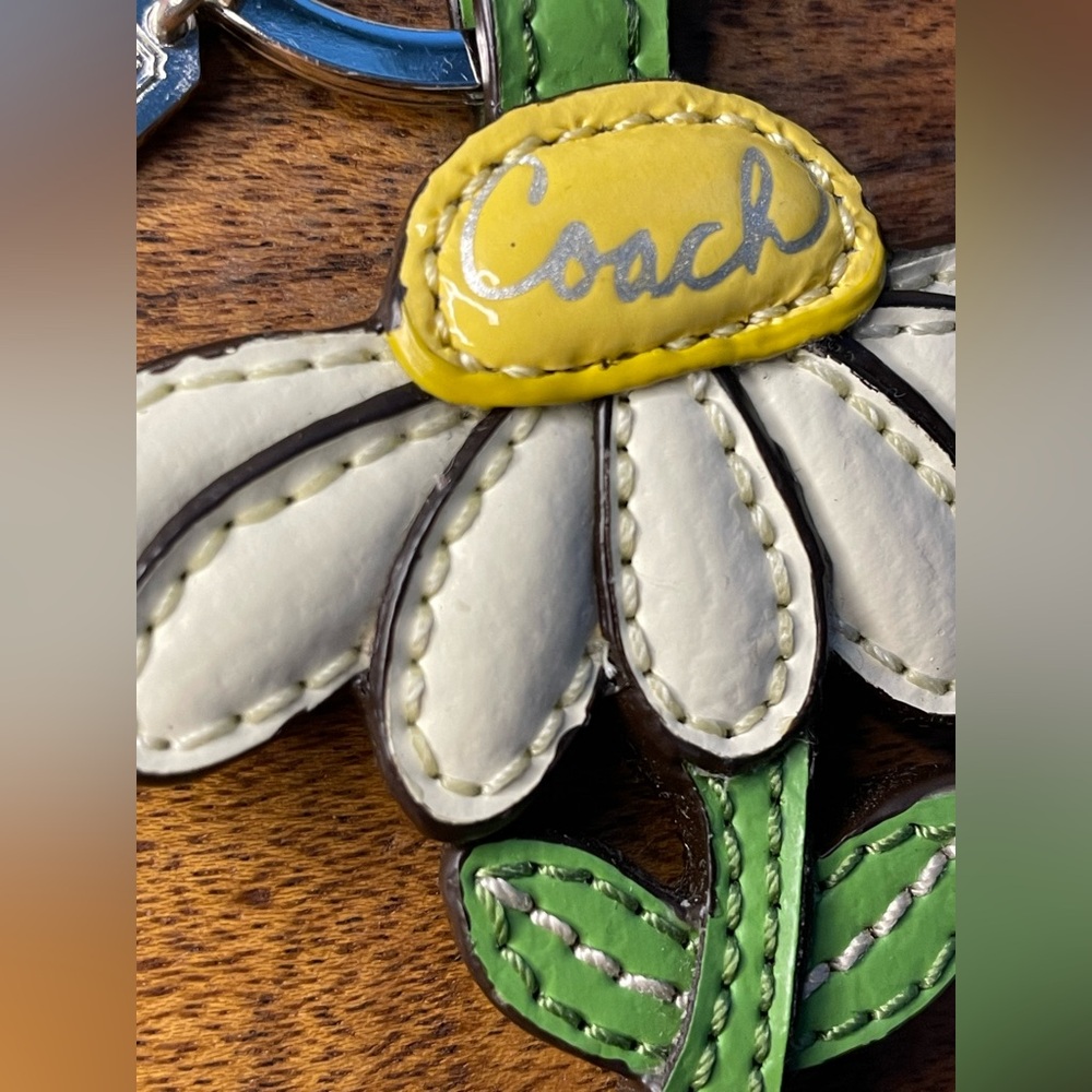 COACH White Leather Daisy Bag Charm - Picture 2 of 4